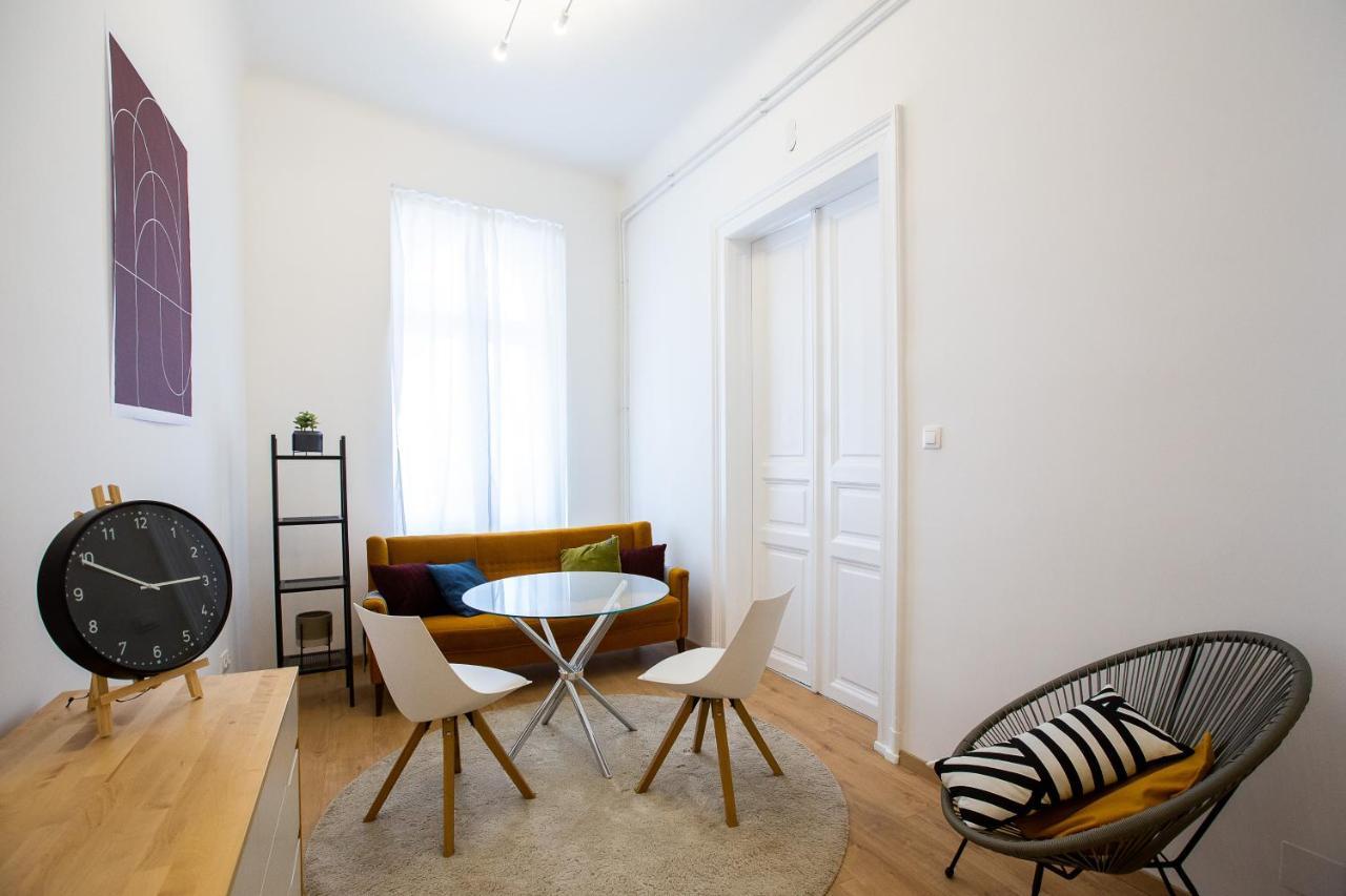 Apartment Flat Of The Paul Street Boys *